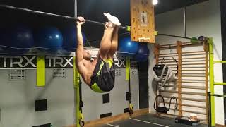 V-sit pulses alla sbarra