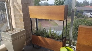 How to make planter boxes You will need 200mmx50mm sleepers, 30mm wide flat bar, black enamel paint, outdoor decking oil and 