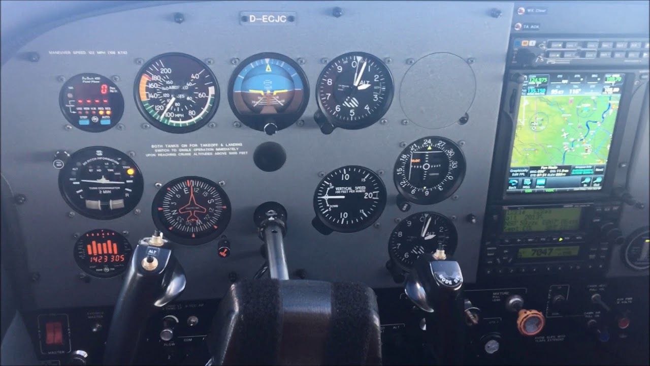 Cessna 172H in flight & during taxi