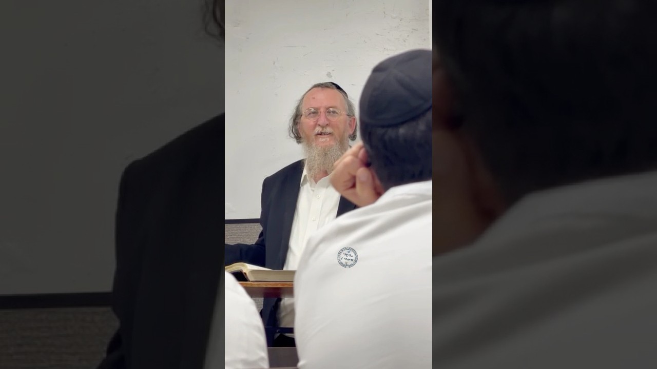 מיד עם קומו מהשבעה על בניו ז"ל הגיע ראש הישיבה הגר"ש שפיגל להשתעשע עם תלמידיו בסוגיה הנלמדת בישיבה