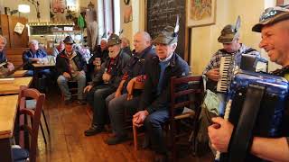 &quot; SOTTO LA RITONDA &quot; CANTORI &quot;DA FILO&#39; DEL QUARTIER DEL PIAVE &quot;