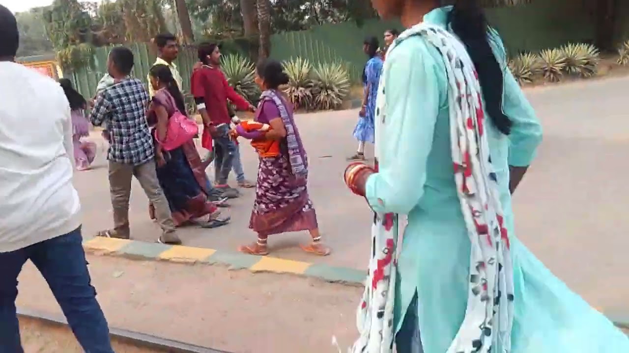 Hyderabad zoo khana animals dhakneayahe gais my family and friends ky apne bhi ayaheto comments kero