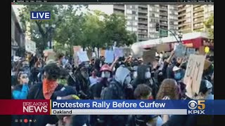 Police dispersed a large group of protesters in the streets downtown
oakland monday night, using tear gas on people who were demonstrating
past time o...