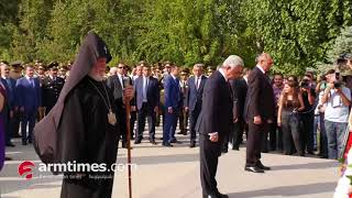 Սարգսյանը շփվում է Գարեգին Բ-ի հետ, հրաժեշտին սեղմում վարչապետի ձեռքը,արհամարհում Լֆիկին