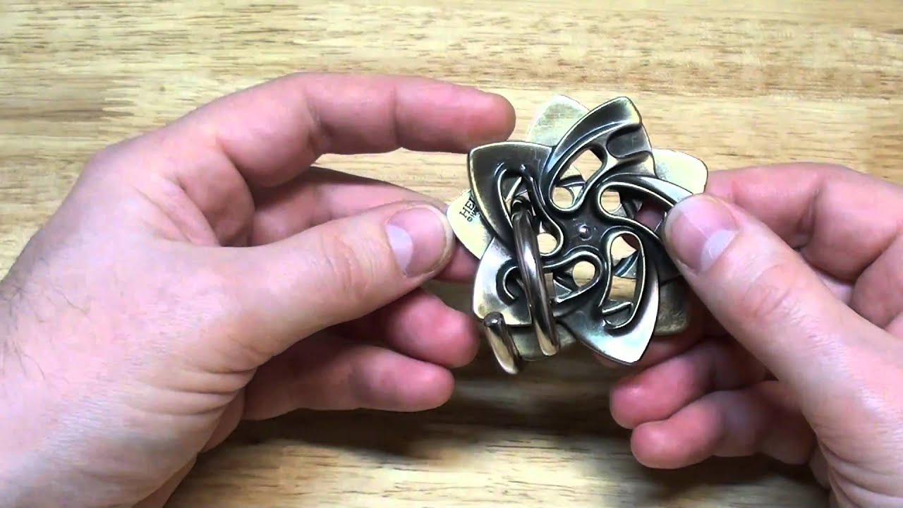 Découvrez le casse-tête métal Helix de la marque Hanayama.