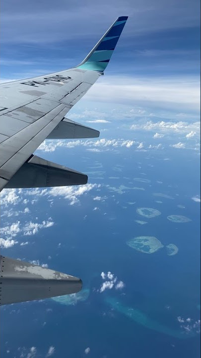 Indahnya pemandangan dari balik jendela Pesawat Garuda