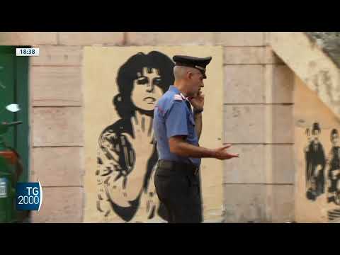 Video Roma, studente spruzza spray urticante e accoltella l'insegnante