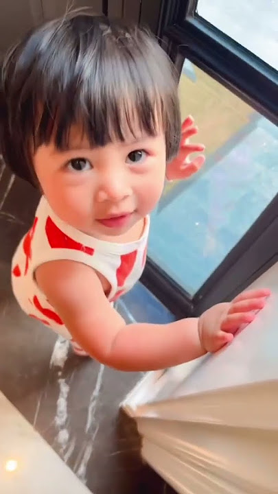 Ngintip ngintip di kaca pengen keluar🤣#babylily#baby#babyrans#raffinagita#feedshorts