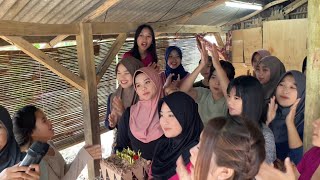 Download Lagu WOOW...KESERUAN GADIS DESA KASIH KEJUTAN DI HARI ULANG TAHUN NENG IDOY DI SAUNG SAWAH MP3