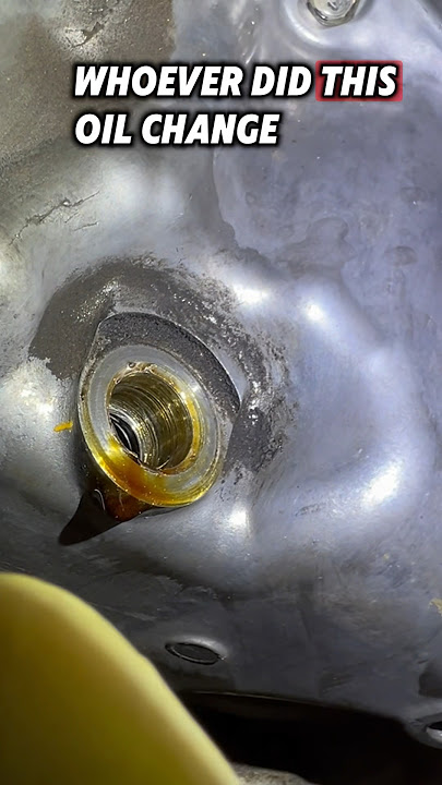 Technician Stripped Drain Plug #fail #mechanic #oilchange l