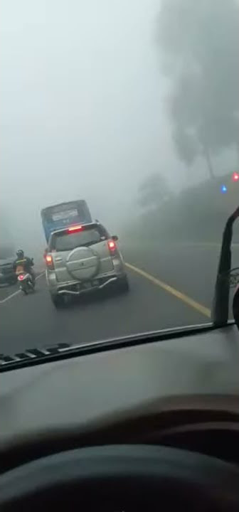 story WA nyetir mobil,jalan-jalan di puncak...