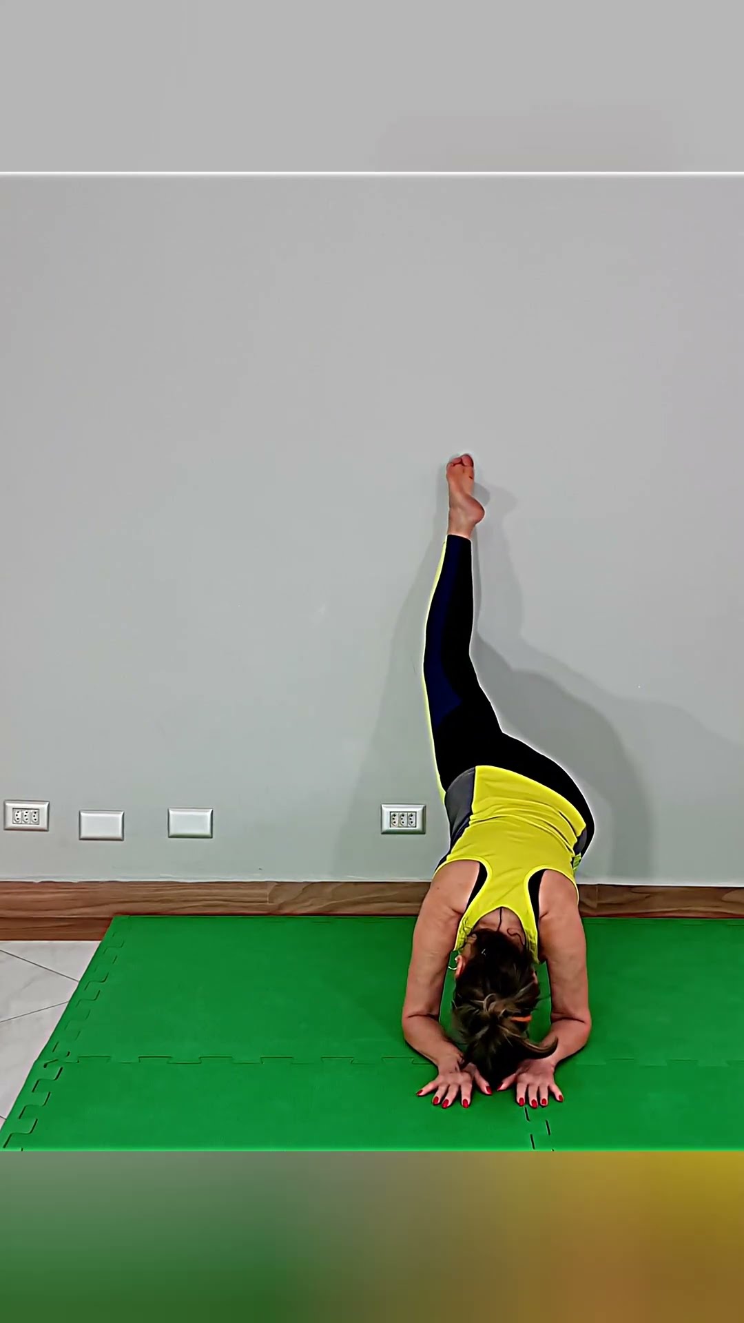 Parte 22 Treino de Pilates na Parede: Fortaleça e Alongue-se de Forma Diferente! ?️‍♀️?