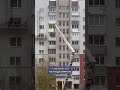 Жителей Витебска встревожили строители на высоте в сильный ветер