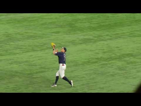 2016.5.11 糸井嘉男 レーザービームでランナーを釘付けにし場内はどよめく