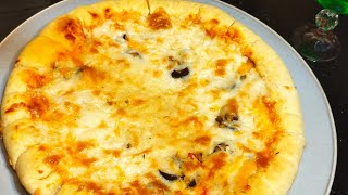 طريقة بيتزا 🍕المطاعم بعجينه هشه جدا وبطريقة سهلة وطعم لذيذ😋