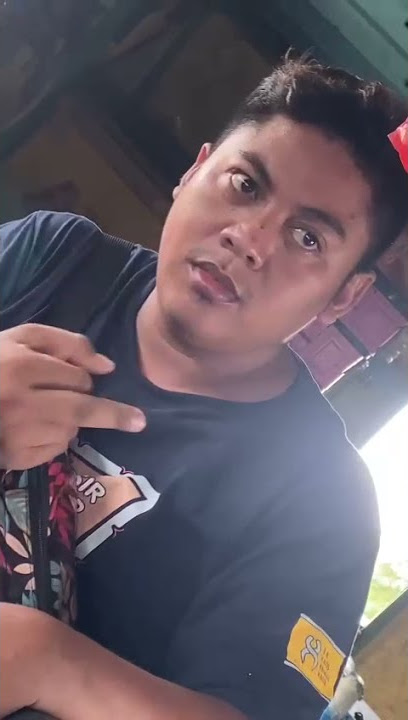 memperbaiki mesin kapal.