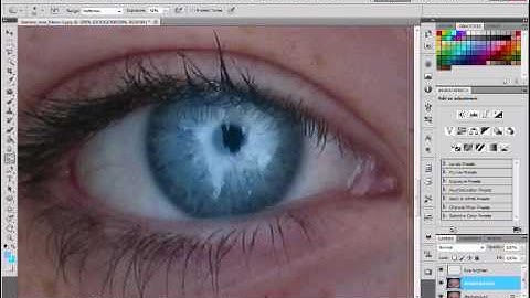 Adobe Photoshop CS5 (Extended) - Amazing Eyes & Vintage Effect