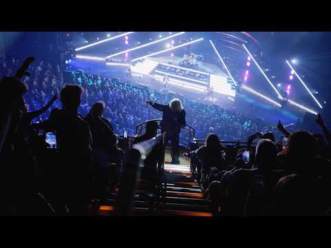 Joe Elliott surprises fans during Def Leppard's Las Vegas Residency.