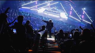 Joe Elliott surprises fans during Def Leppard's Las Vegas Residency.