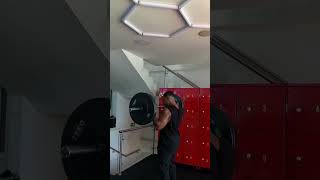 "Brazos fuertes: buena comida y entrenamiento duro. ¡Es la clave! #hashtag #motivation #parati
