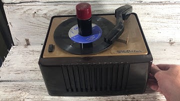 Vintage RCA 45 rpm Record Player