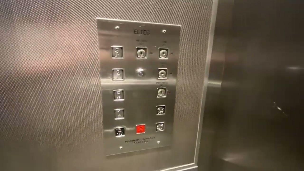 Arbutus club elevator