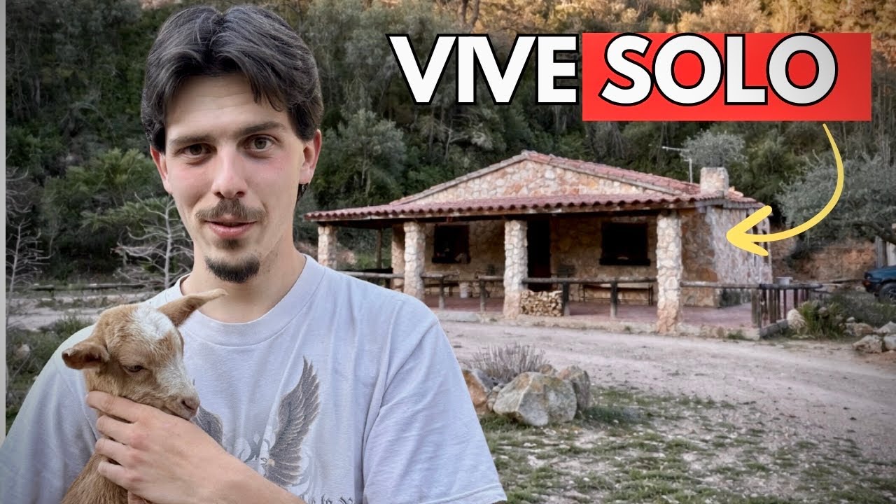 Con 22 AÑOS Vive FUERA Del SISTEMA AISLADO En El BOSQUE Siendo AUTOSUFICIENTE