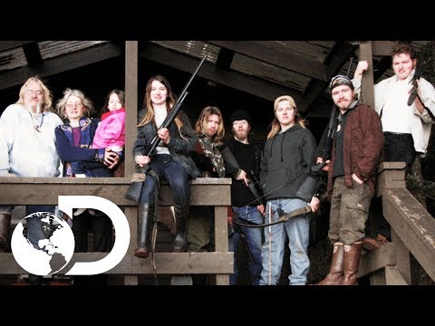 Una Familia Nada Tradicional | Alaska: Hombres Primitivos | Discovery Latinoamérica