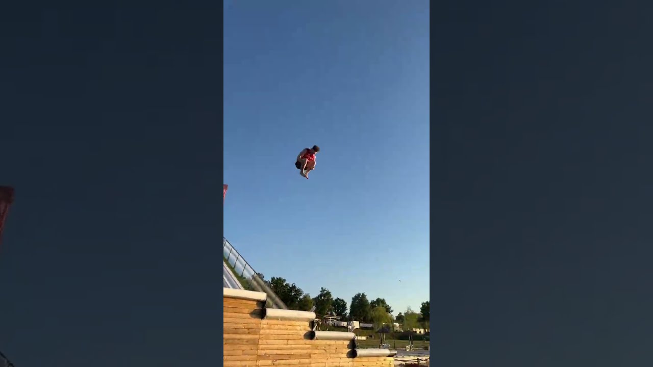 CRAZY TRIPLE FRONTFLIP BELLY FLOP! 😱