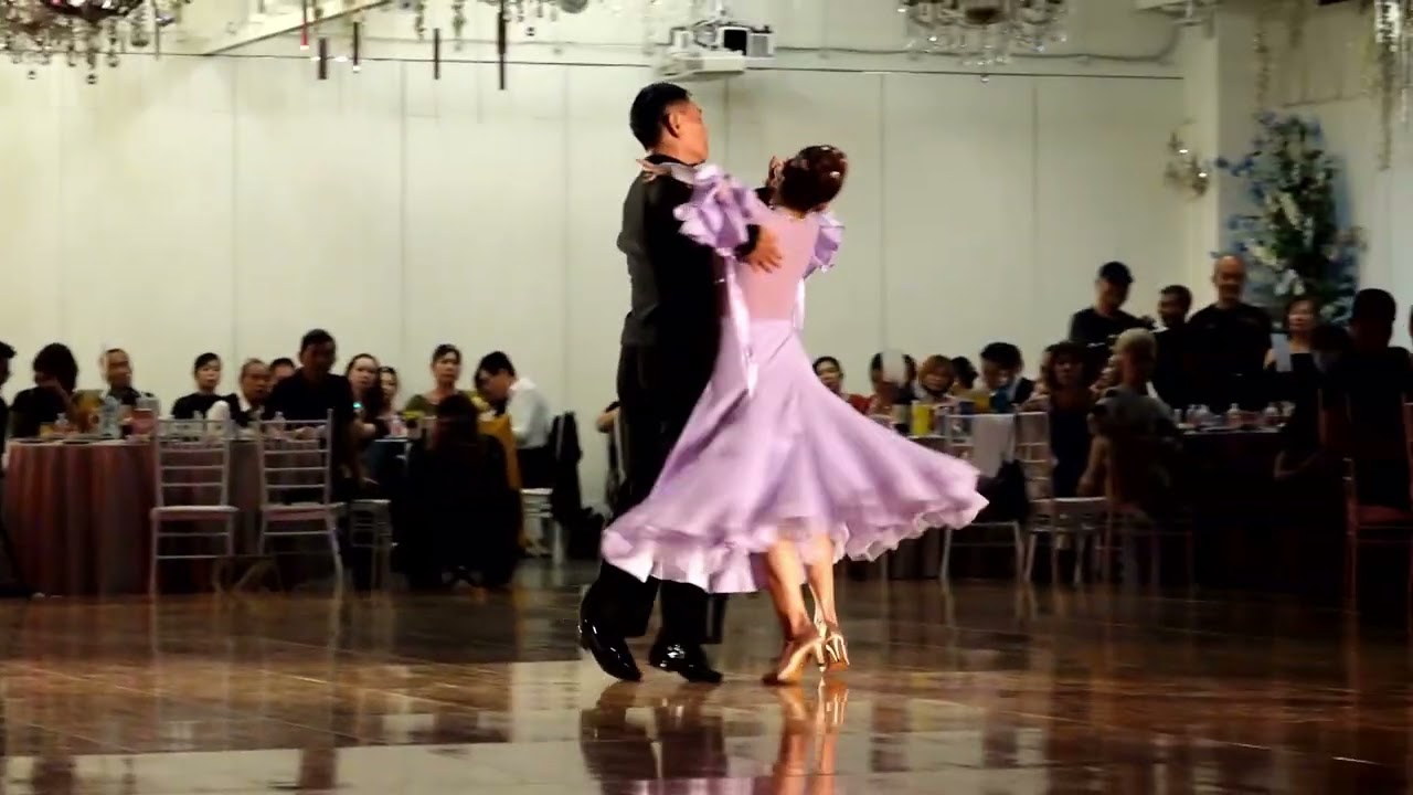 2025/9/7柏年舞苑晚會，貴賓表演-弓銓企業楊崇明董事長&陳諺翎老師-華爾滋Waltz-滾滾紅塵