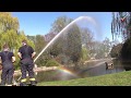 Feuerwehreinsatz am Stadtgartenteich: Teichbewohner werden mit frischem Wasser versorgt