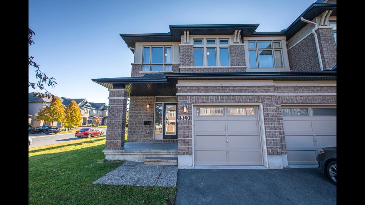 4 Bedroom End unit with premium corner lot on quiet street in desired