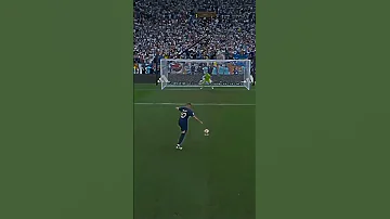 ضربة جزاء مبابي Shorts 