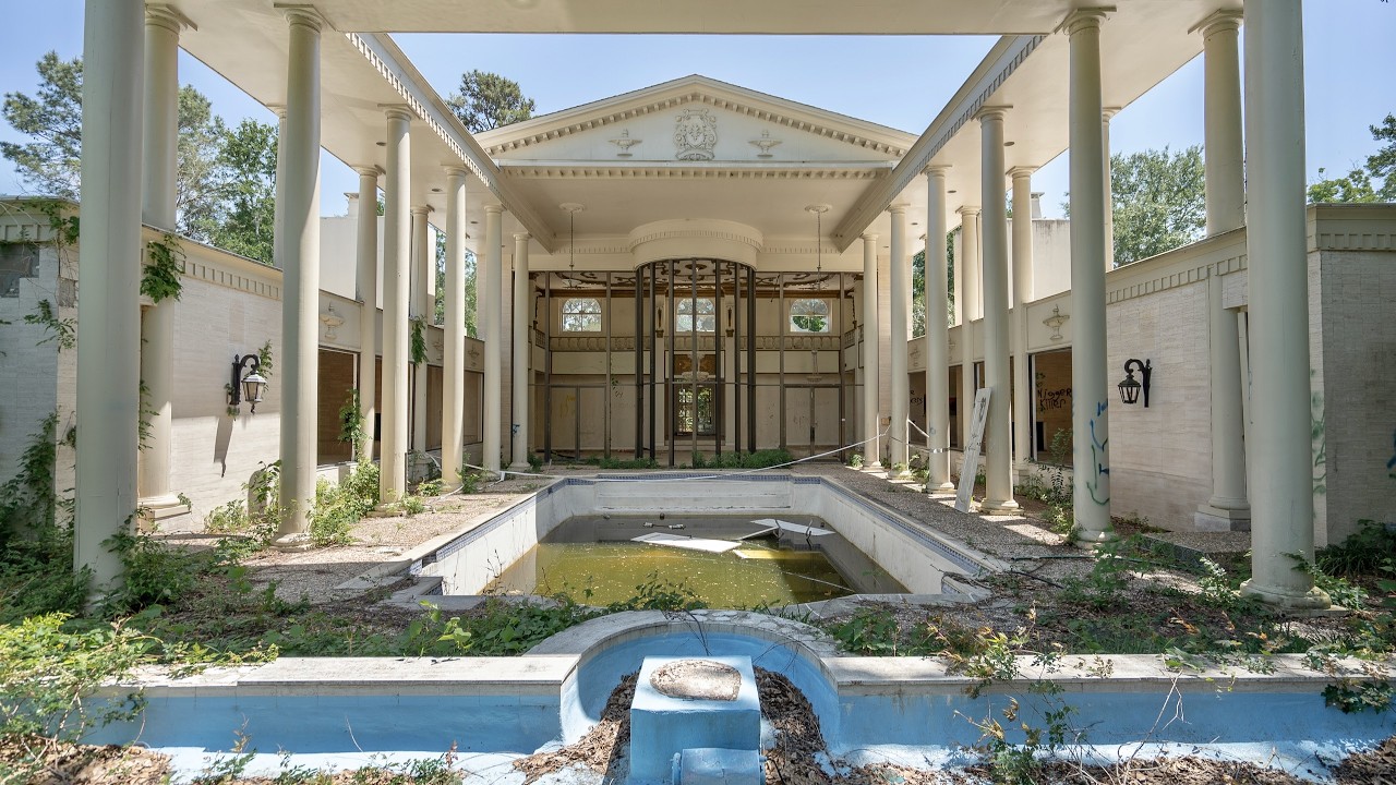 $4,000,000 Abandoned Drug Lord Mexican Cartel Mansion | They Fled and Left Everything Behind