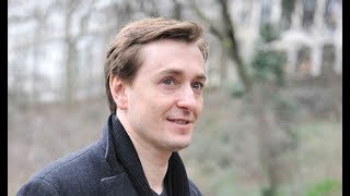 «Какой красавец мужчина»: Сергей Безруков показал редкое фото своего отца. Тоже играл Пушкина «Какой красавец мужчина»: Сергей Безруков показал редкое фото своего отца. Тоже играл Пушкина