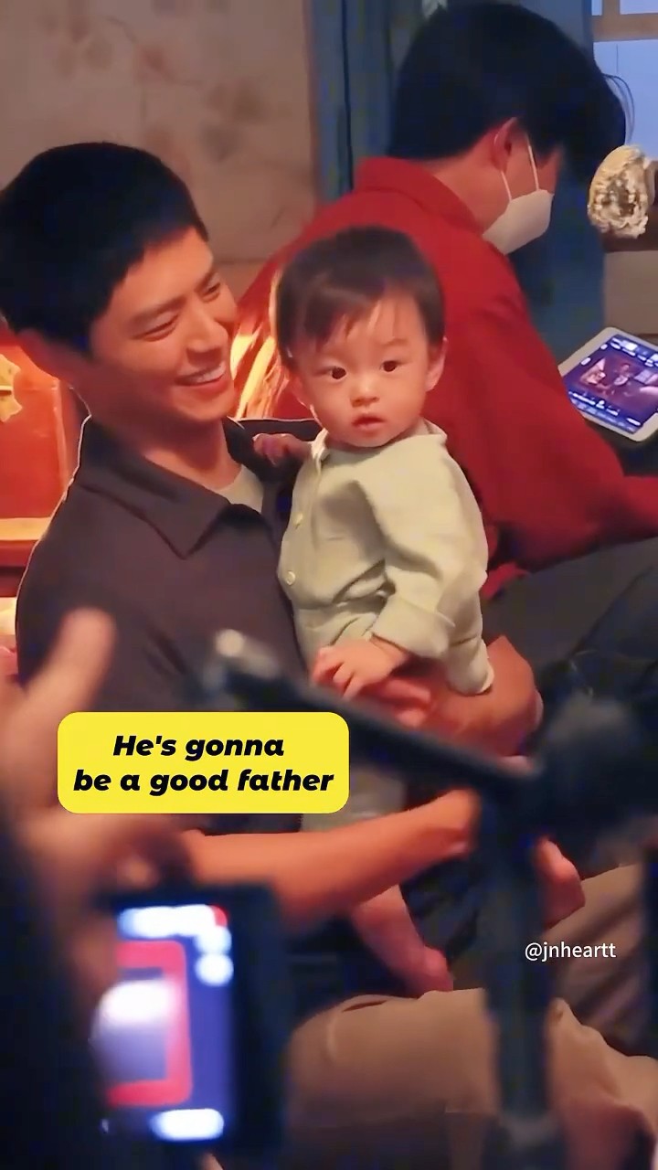 He's gonna be a good father 😍😍 #parkbogum #iu