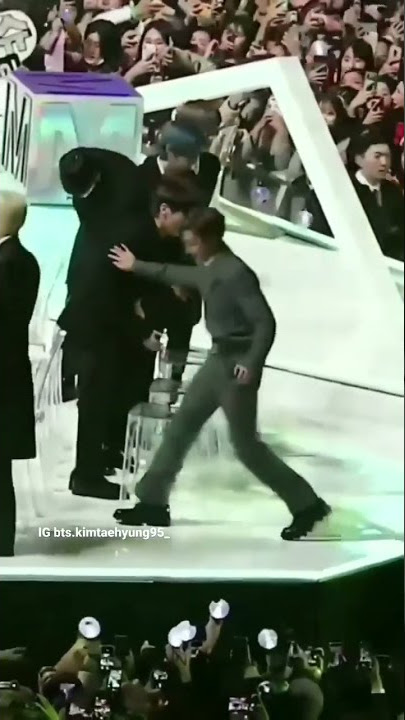 When all the idols start bowing to BTS💜