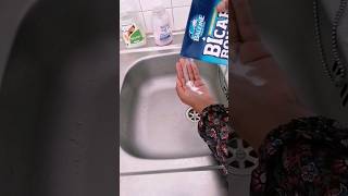 Se laver les mains au bicarbonate = résultat bluffant youtubeshorts