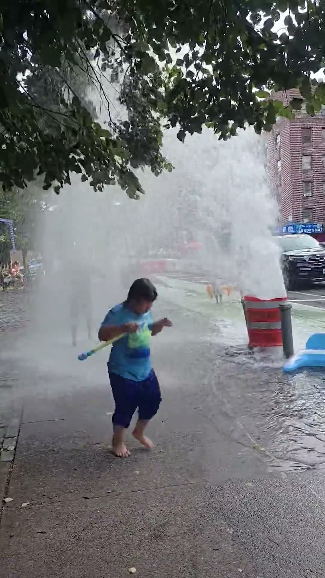 トップス LFYT GRINDLODGE NYC FIRE HYDRANT SKATER sddefault.jpg