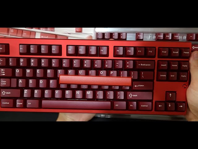 Unboxing Swagkeys Classic Red and La Vie en Rose keycaps - color