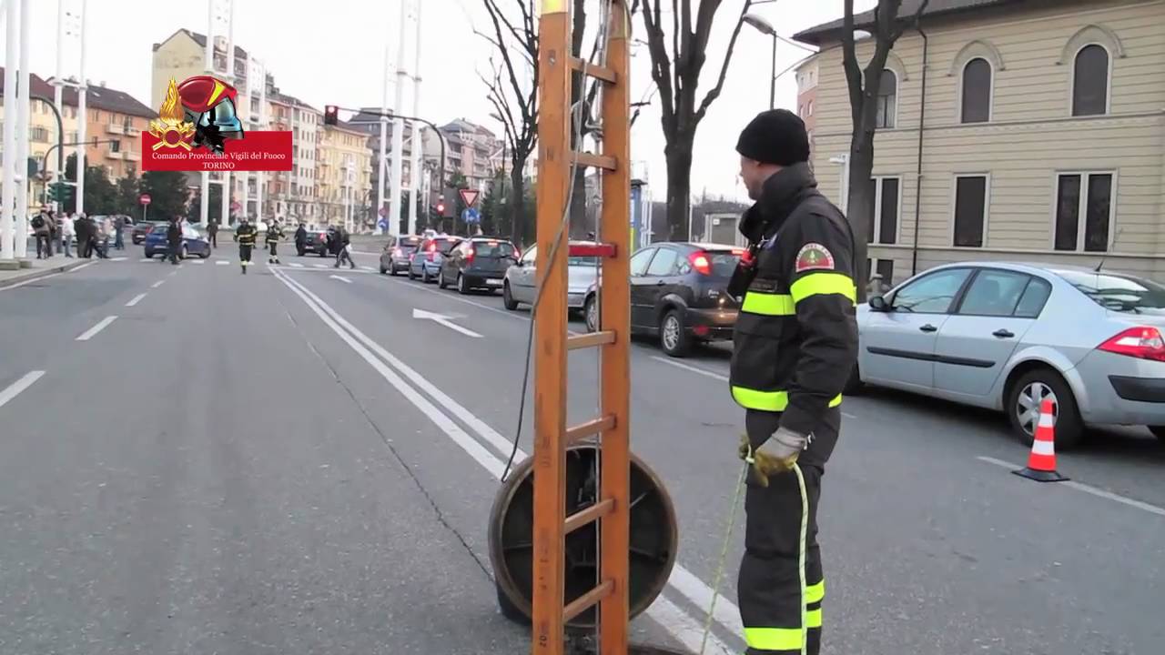 VVF probabile soccorso persona a Torino nelle tubature delle fogne