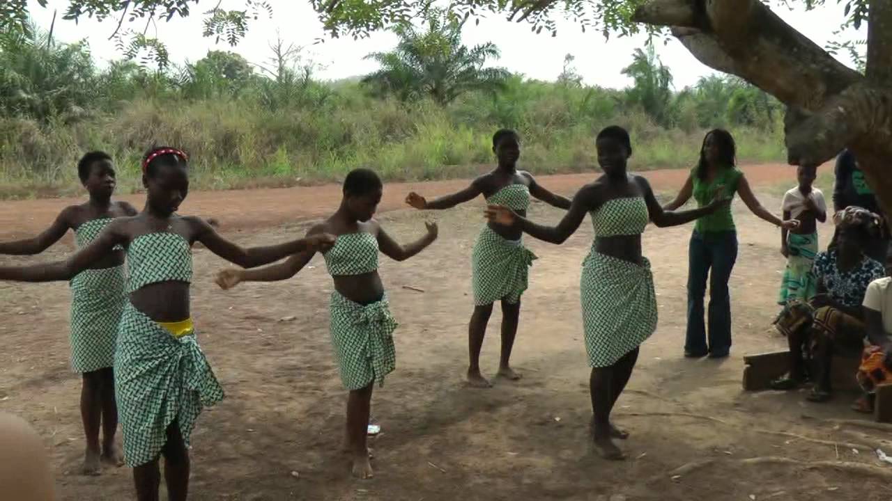 Spectacle danse Africaine à Kuvé, Togo. - YouTube