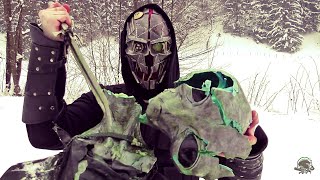 DISHONORED 2 IN REAL LIFE! Corvo's Sword VS Grey Alien! AlienGoBoom