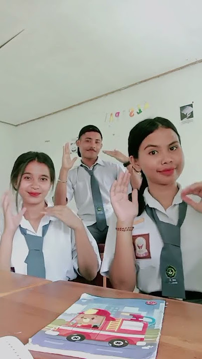 kebersamaan kita bertiga ketika jam kosong di sklh 🤣