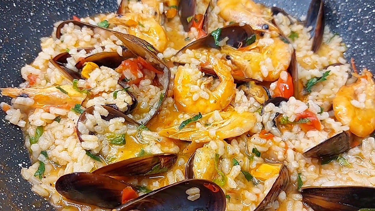 Receta më e veçantë e orizit me fruta deti🦐 që do të lërë pa fjalë miqtë tuaj❗Rizoto me fruta deti🦪