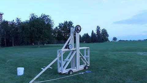 Floating Arm Trebuchet in Action