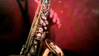 Cuando levanto mis manos en sax alto