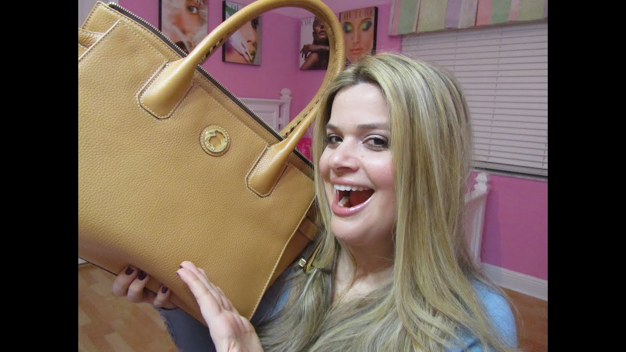 What's in my Handbag? / What's in my purse? - YouTube