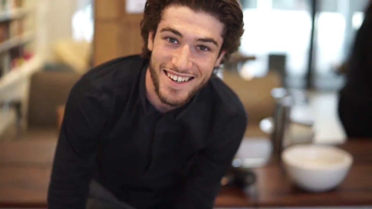 Rasage Et Epilation Pour Hommes Les Barbiers De Saint Amour Youtube