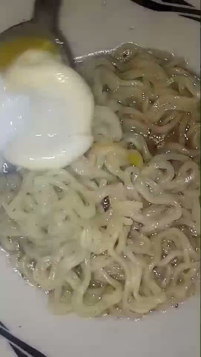 pagiku makan indomie, siang makan sarimi , malam makan supermi